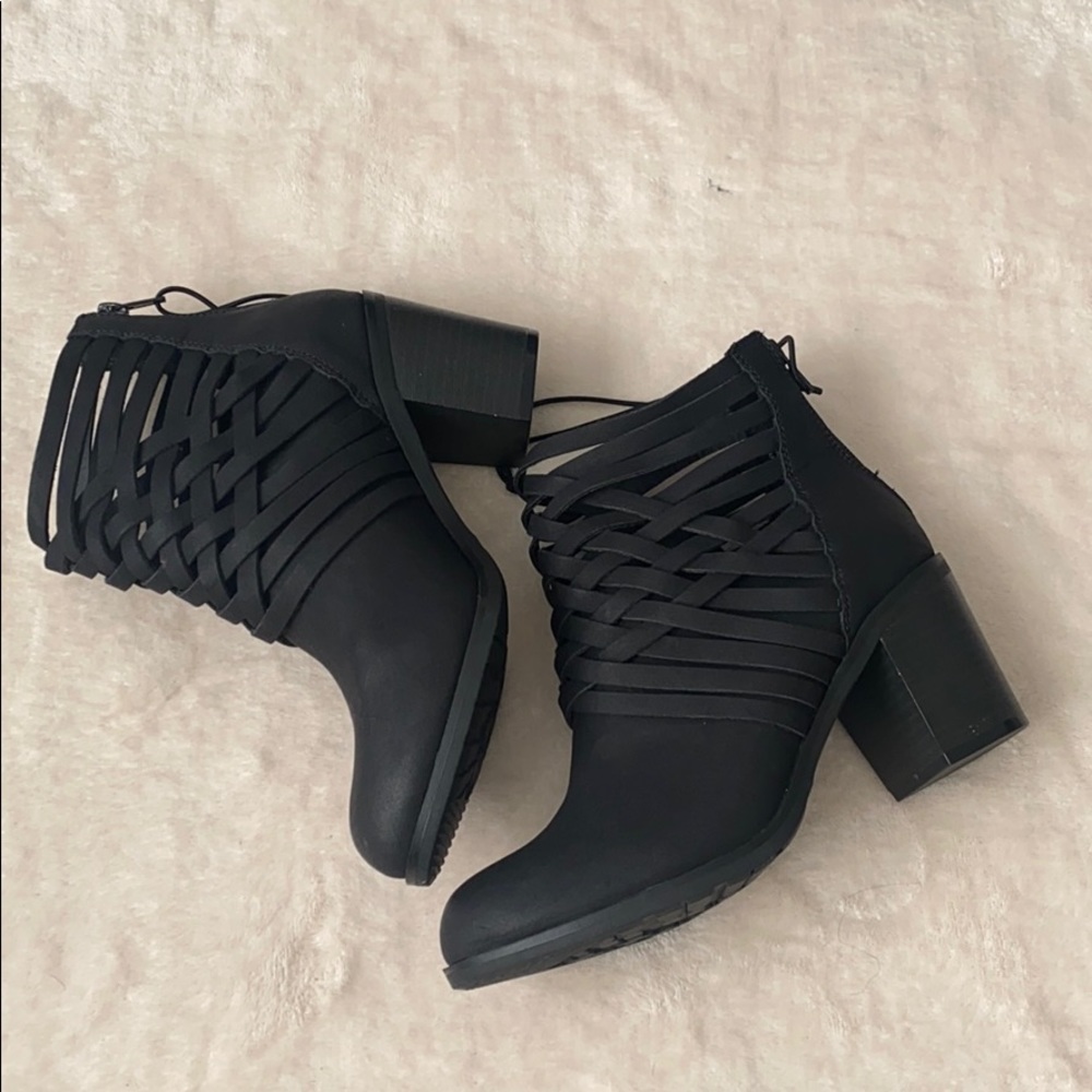 Small heel boot